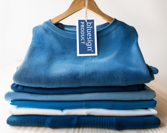 Stapel mit Shirts